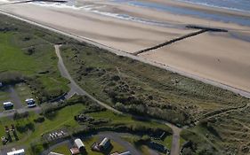 Ffrith Beach Glamping With Hot Tub