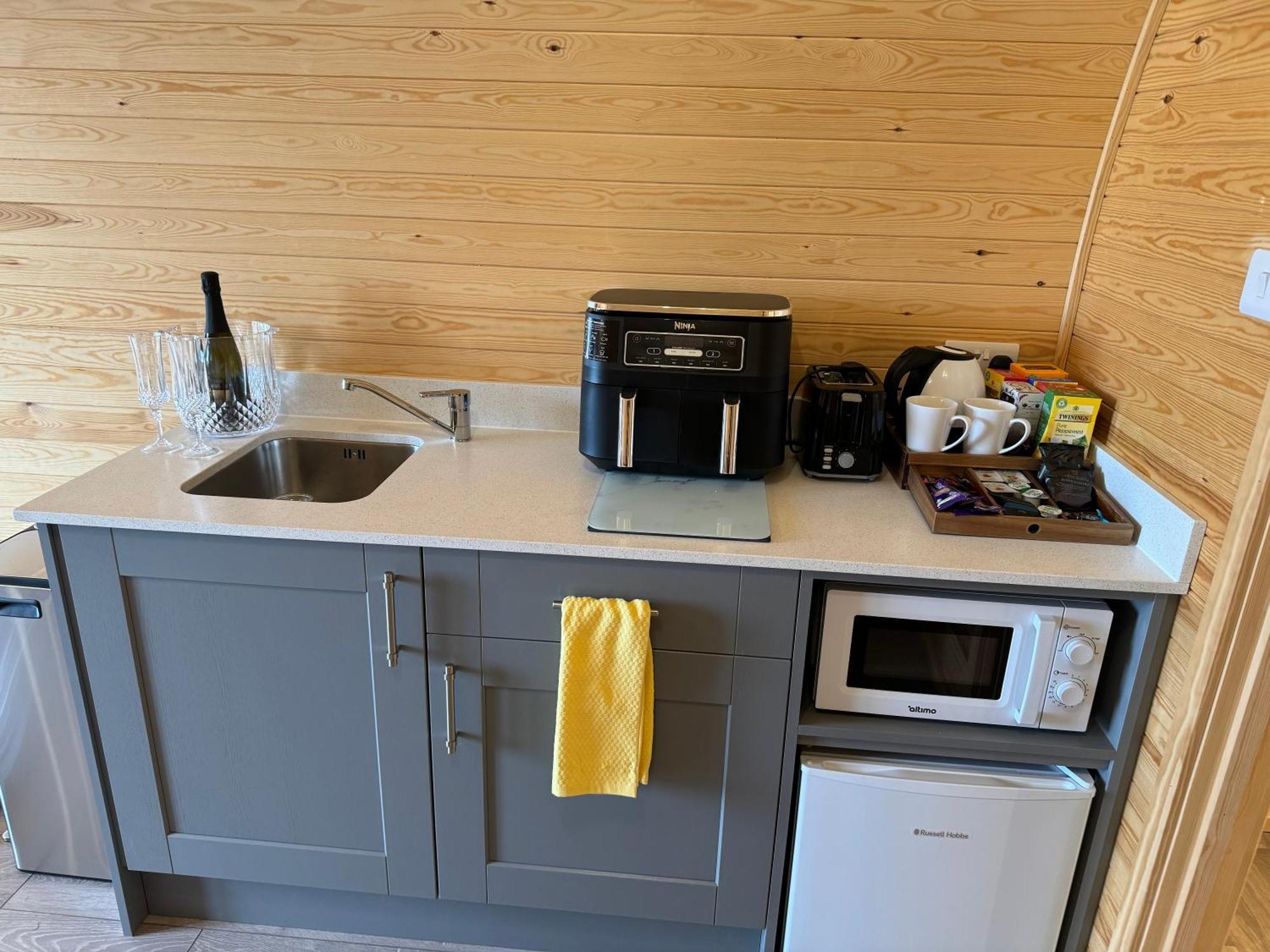 Ffrith Beach Glamping With Hot Tub Hotel Prestatyn Exterior photo